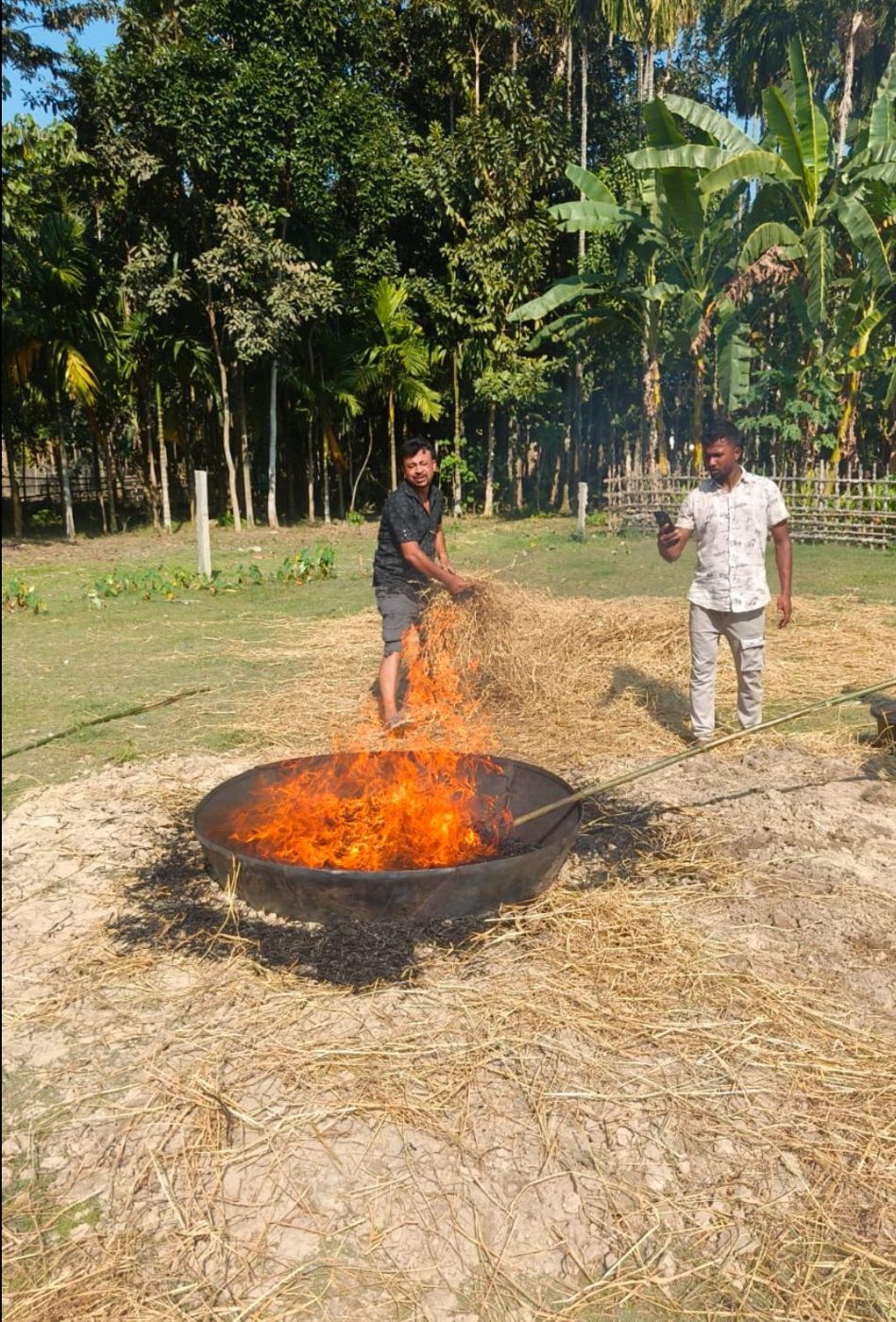 Pyrolysis unit used to make biochar