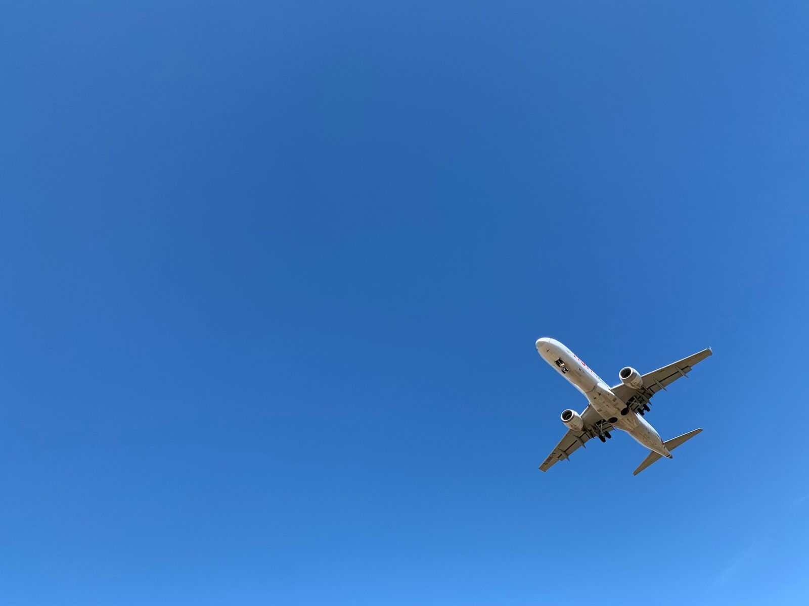 Aircraft in flight, illustrating sustainable aviation fuel